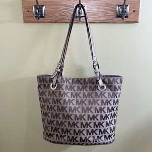 MICHAEL KORS Signature Canvass Shoulder Bag